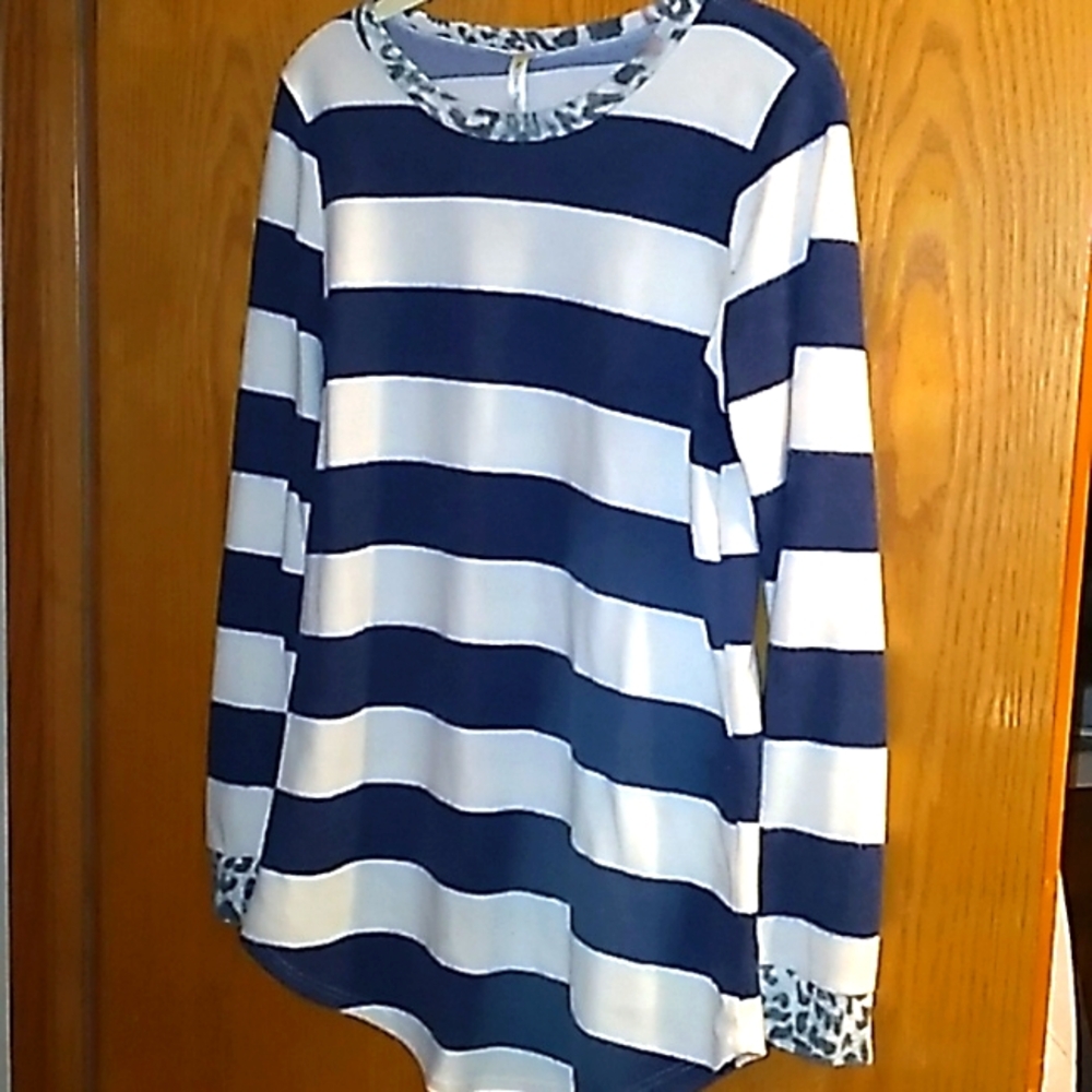 Navy/ivory w/ animal print long sleeve tee